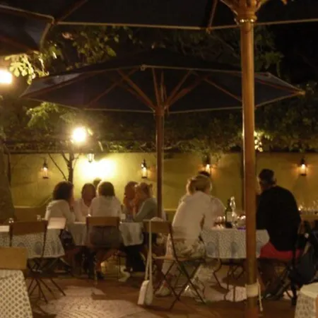 Des Glycines 3* Πορκερόλ
