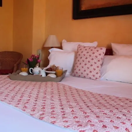 Des Glycines Hotel 3*
