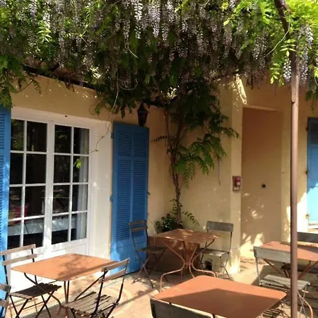 Hotel Des Glycines 3*