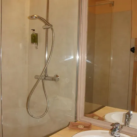 Des Glycines Hotel