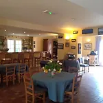 Des Glycines Hotel 3*
