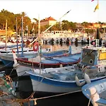 Des Glycines Hotel 3*
