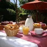 Des Glycines Hotel 3*