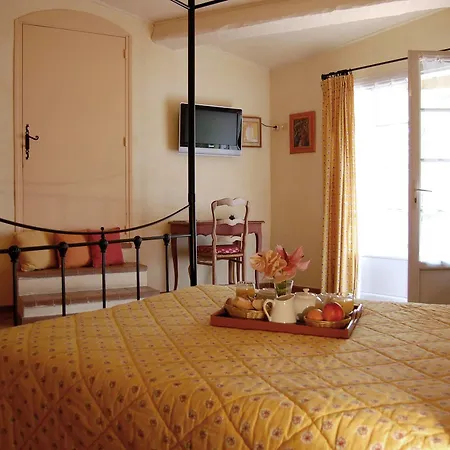 Des Glycines Hotel 3*