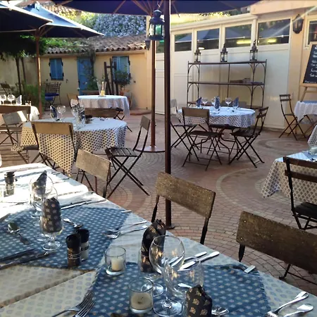 Hotel Des Glycines 3*