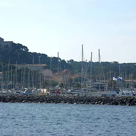 Otel Des Glycines 3*