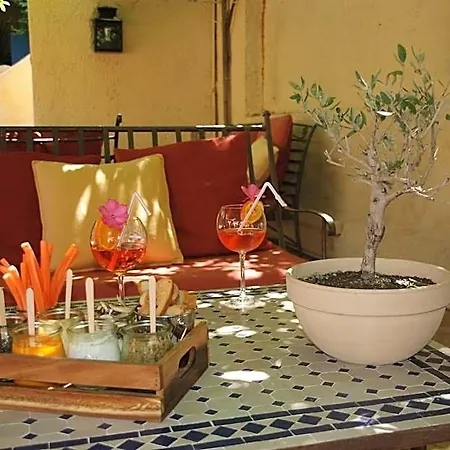 Otel Des Glycines 3*