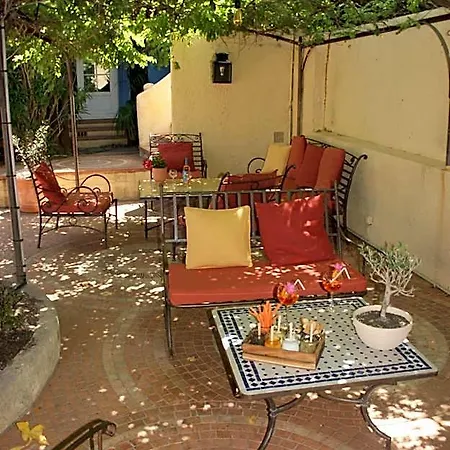 Des Glycines Hotel 3*