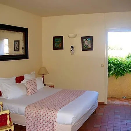 Otel Des Glycines 3*