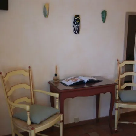 Des Glycines Hotel