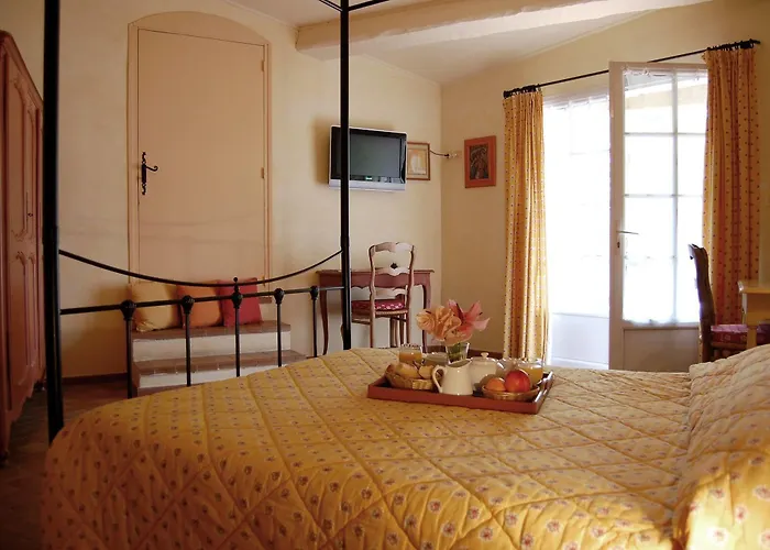 Des Glycines فندق 3*