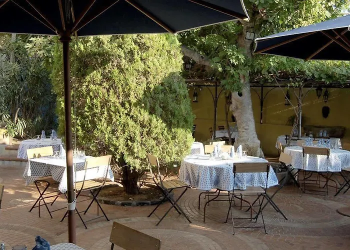 Des Glycines 3* بوركيرول