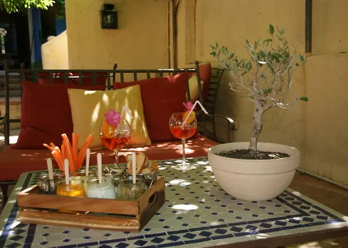 Des Glycines 3* بوركيرول