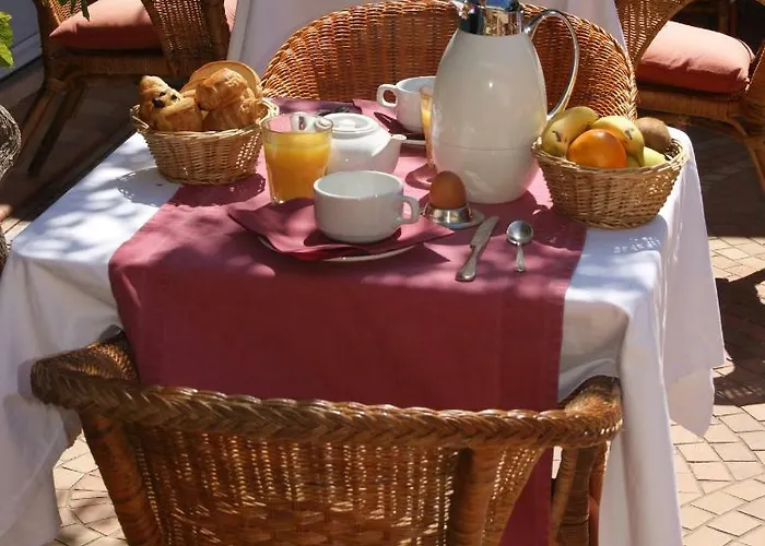 Des Glycines 3* بوركيرول