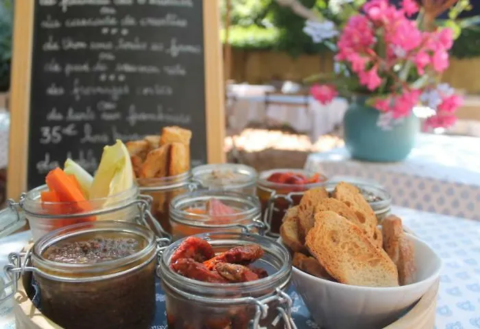 فندق Des Glycines 3*